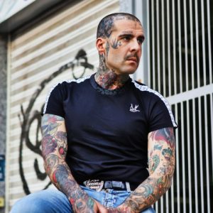 CAMISETA NEGRA RIBETE LEOPARDO NEGRO HARD TO HANDLE