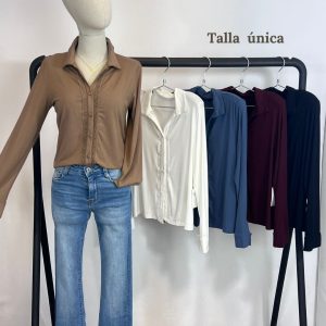 Camisa de punto de licra elástica lisa con franja delantera calada