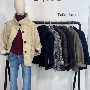 Abrigo corto tejido rizadito