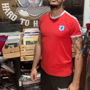 CAMISETA ROJA ESCUDO HARD TO HANDLE