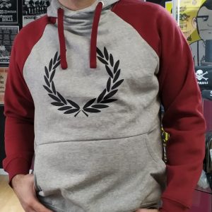 SUDADERA GRIS MANGAS GRANATES LAUREL CAPUCHA